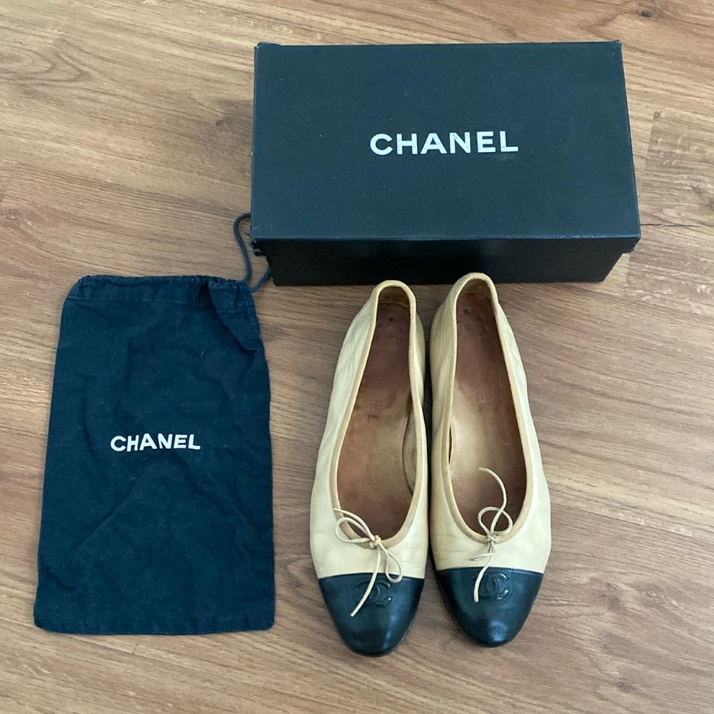 CHANEL cap toe ballet flat beige and black sz 41